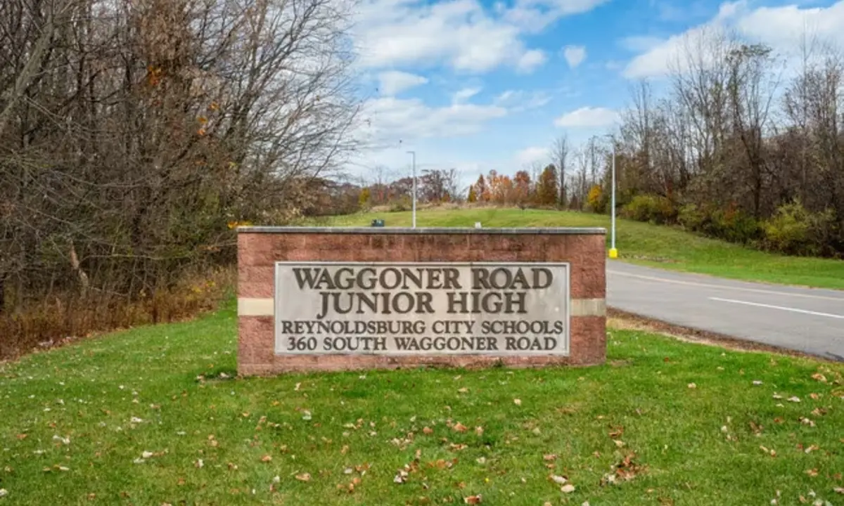 The Waggoner Road Junior High entrance sign in Reynoldsburg